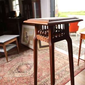 Pedestal Table